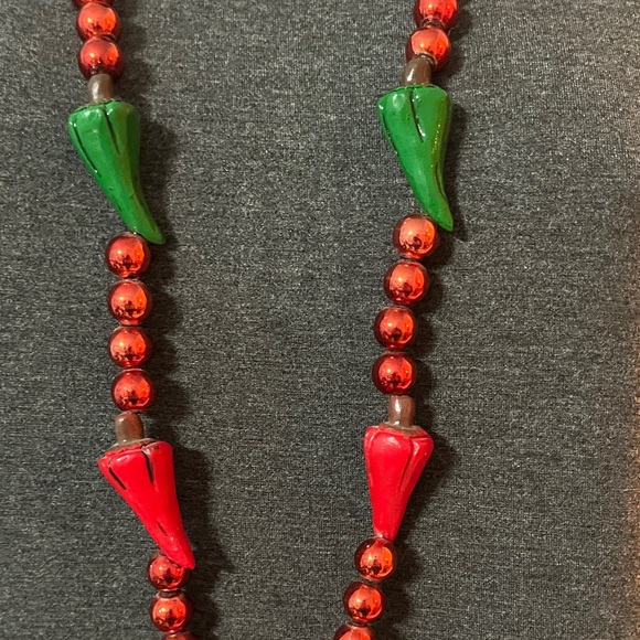 “Cajun Martini” Mardi Gras Bead - Picture 3 of 4